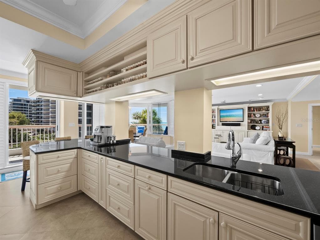 455 LONGBOAT CLUB ROAD 402 photo 11