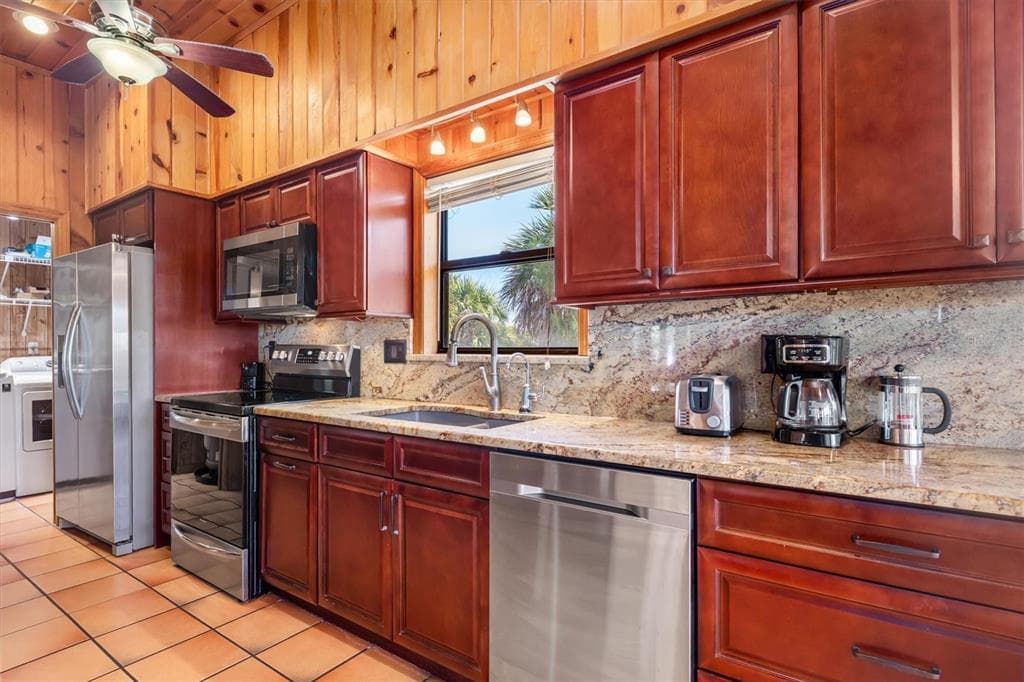 51 PALM DRIVE photo 12