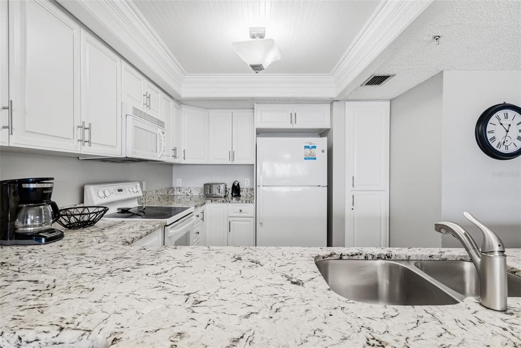 18500 GULF BOULEVARD 404 photo 23
