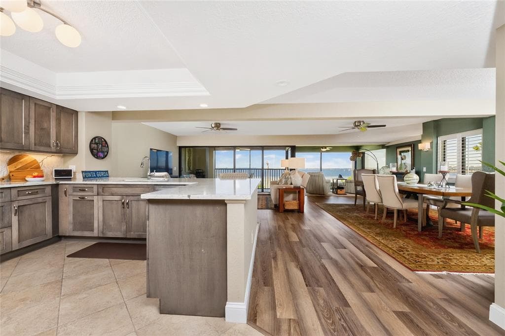 1601 PARK BEACH CIRCLE 6/116 photo 5