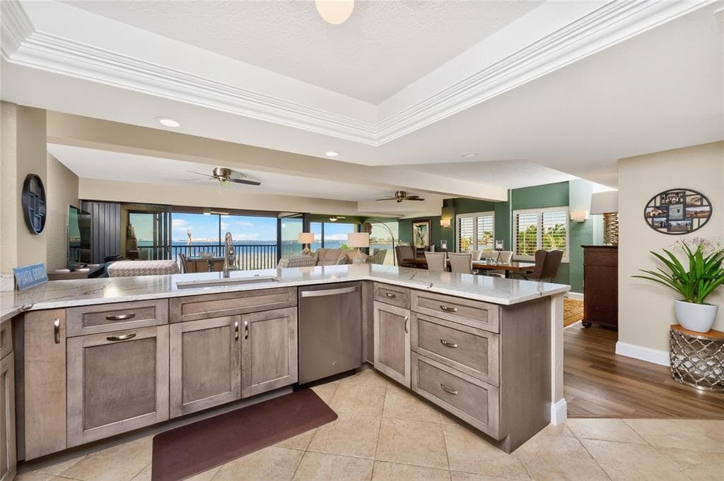 1601 PARK BEACH CIRCLE 6/116 photo 11