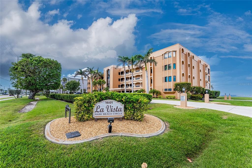 1601 PARK BEACH CIRCLE 6/116 photo 4