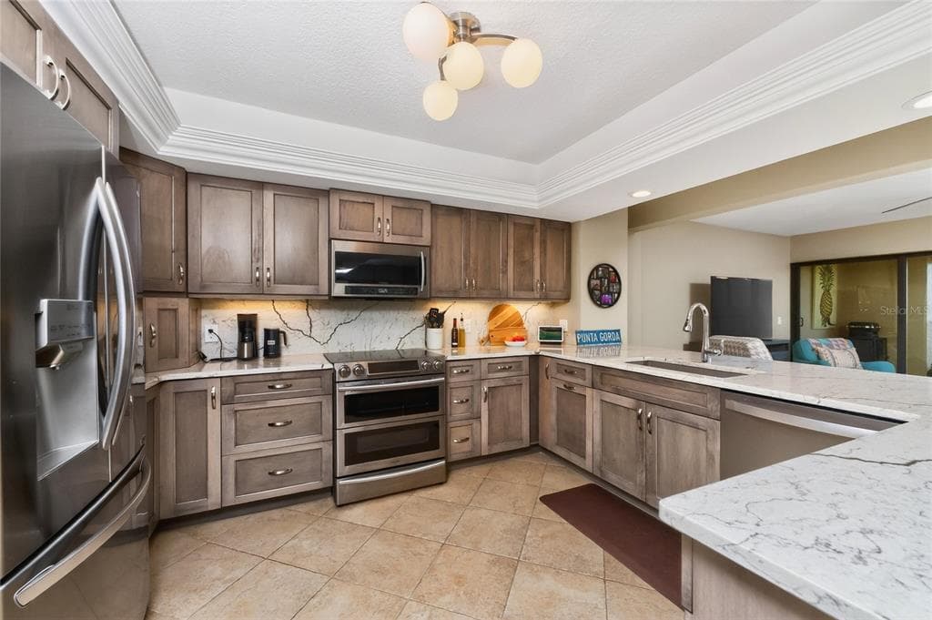 1601 PARK BEACH CIRCLE 6/116 photo 8