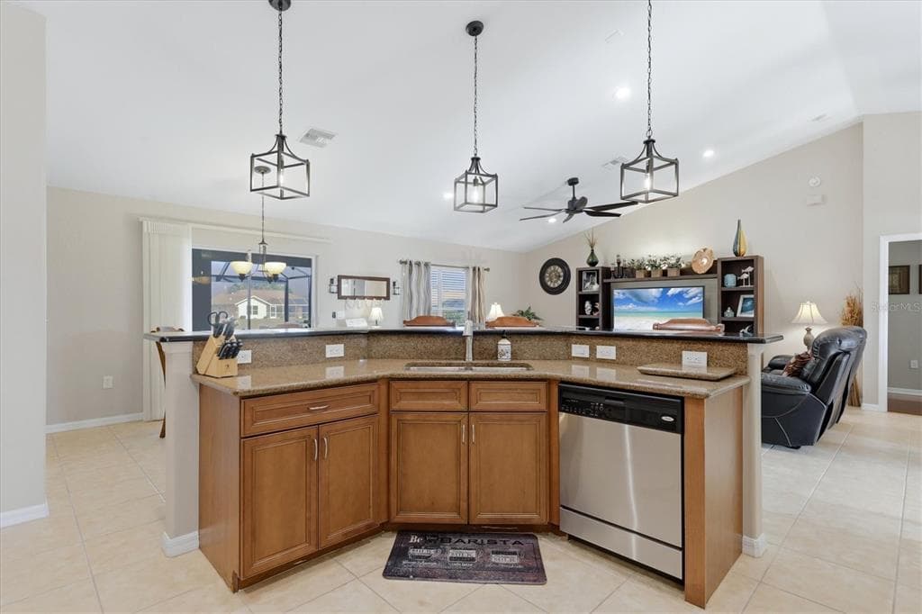 827 ROTONDA CIRCLE photo 12
