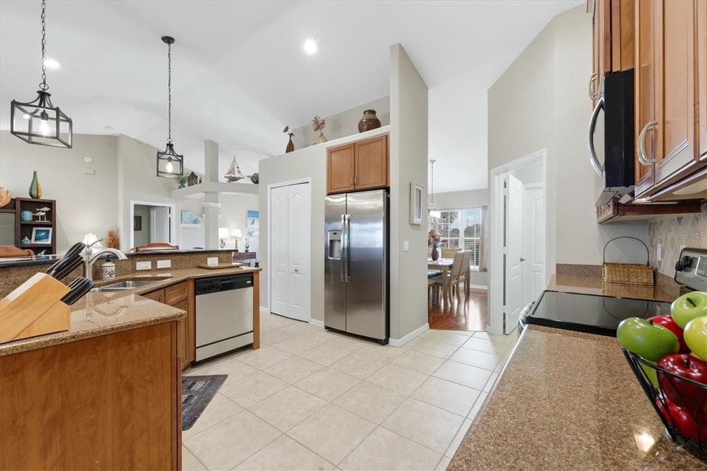 827 ROTONDA CIRCLE photo 11