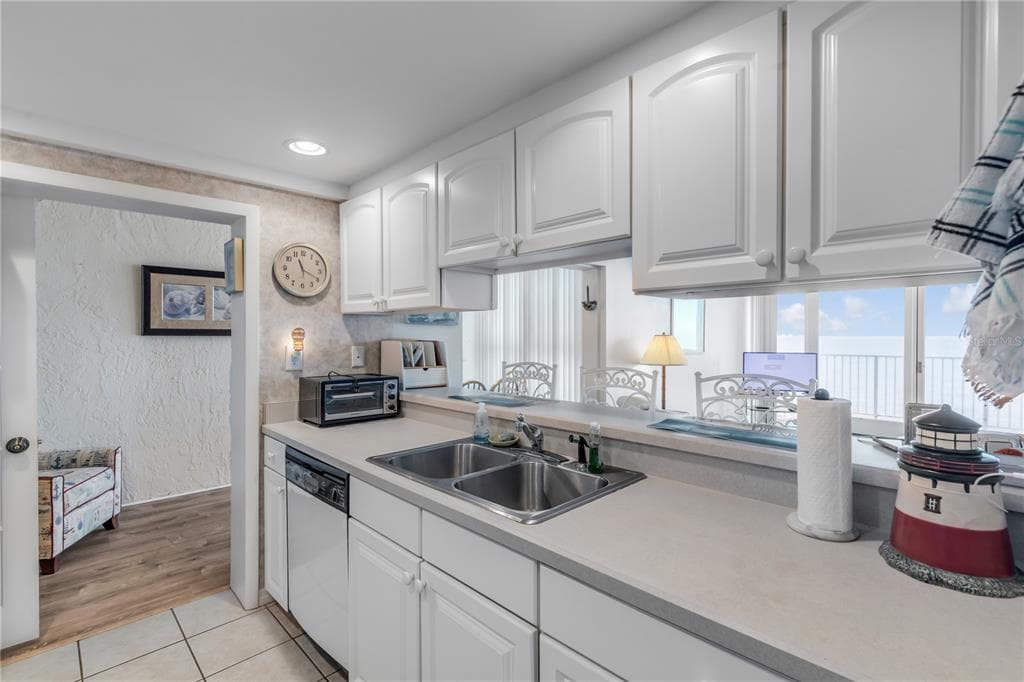 5203 S ATLANTIC AVENUE 412B photo 6