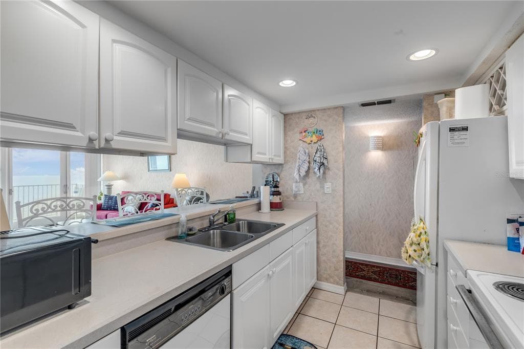 5203 S ATLANTIC AVENUE 412B photo 7