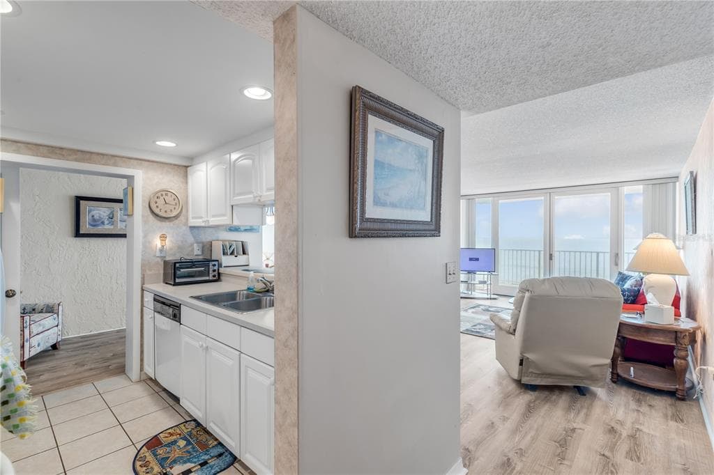 5203 S ATLANTIC AVENUE 412B photo 15