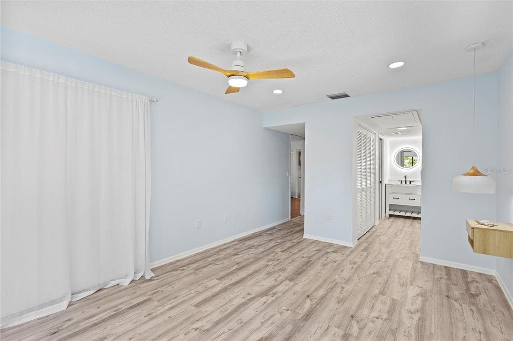 1636 BROOKHOUSE DRIVE 230 photo 18