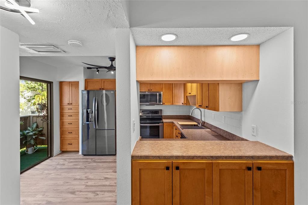 1636 BROOKHOUSE DRIVE 230 photo 8