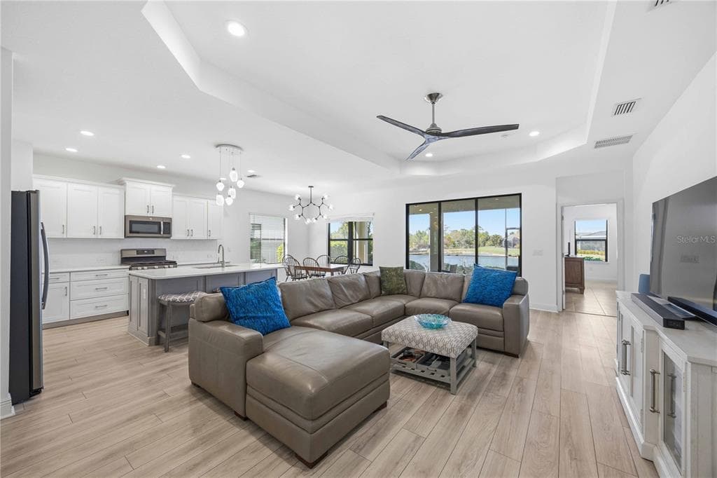 225 BENEDETTO COURT photo 4