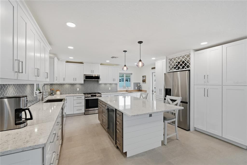 211 21ST STREET NE photo 9
