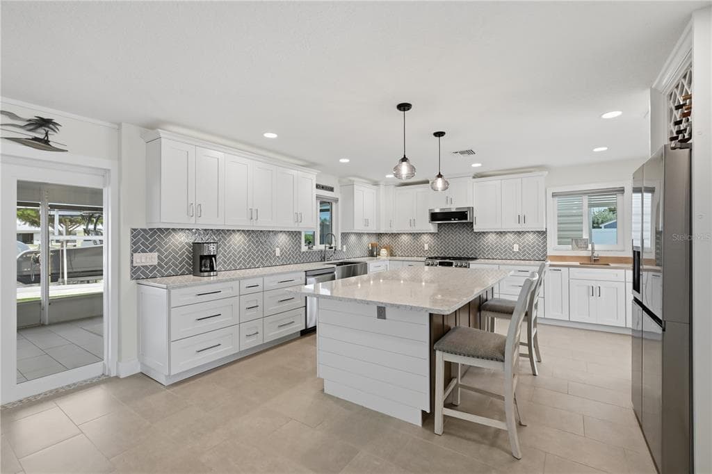 211 21ST STREET NE photo 8