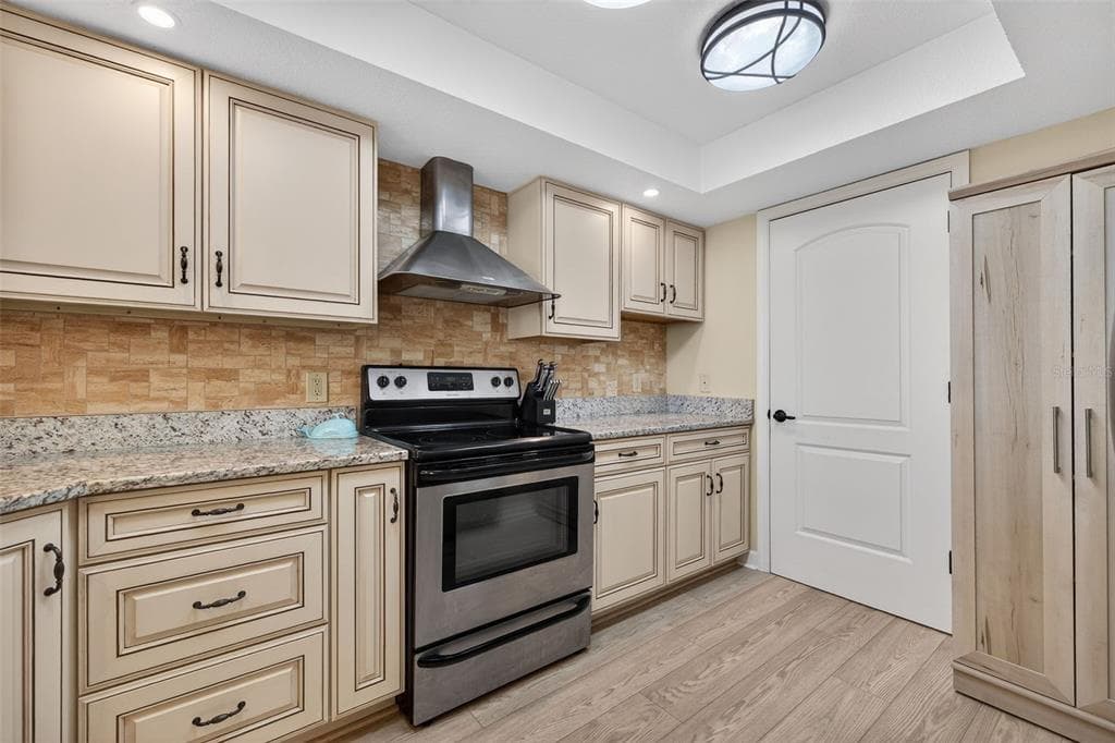 15316 GULF BOULEVARD 903 photo 9