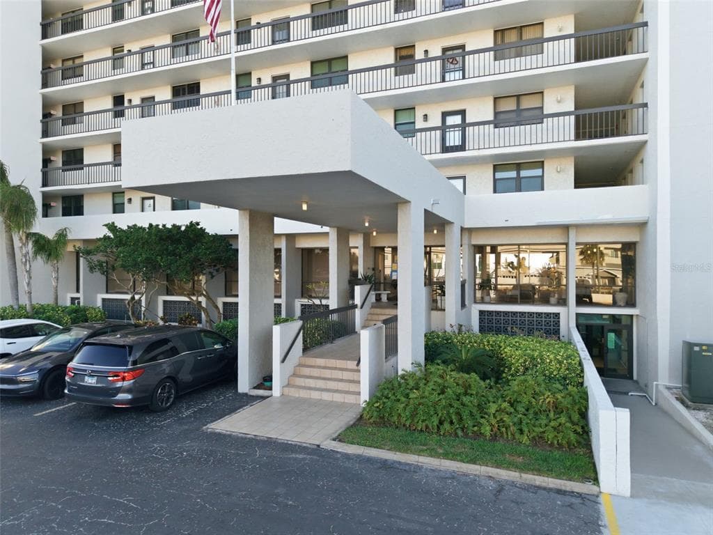 15462 GULF BOULEVARD 406 photo 5