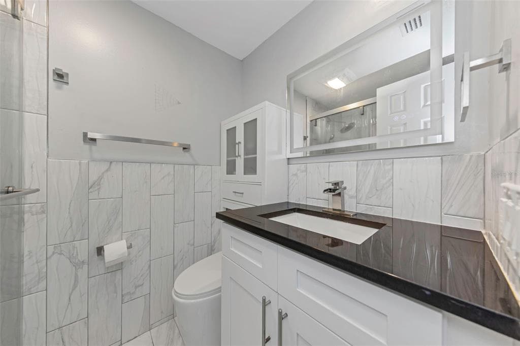 1819 SHORE DRIVE S 318 photo 23