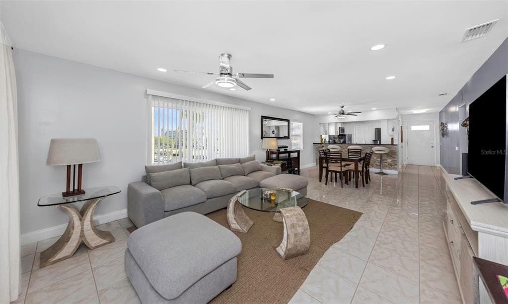 1819 SHORE DRIVE S 318 photo 16