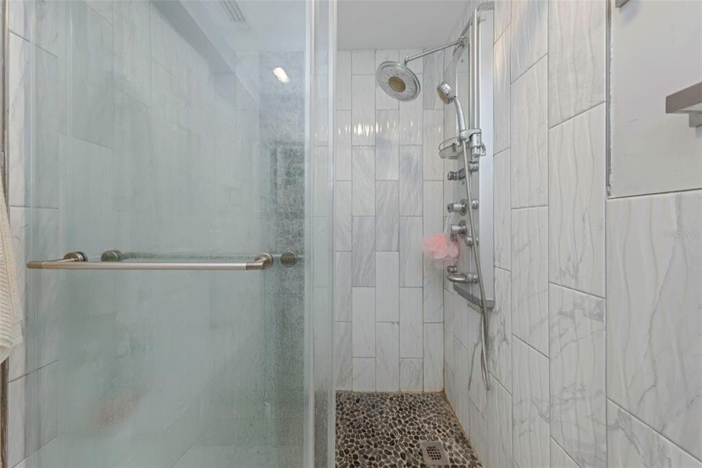 1819 SHORE DRIVE S 318 photo 24