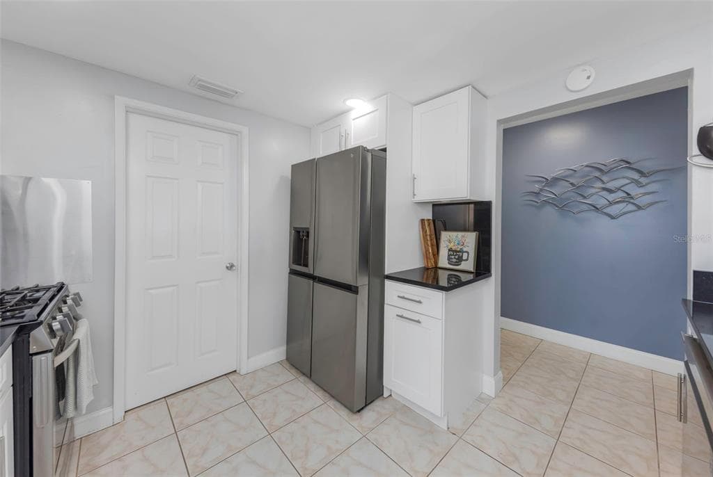 1819 SHORE DRIVE S 318 photo 11