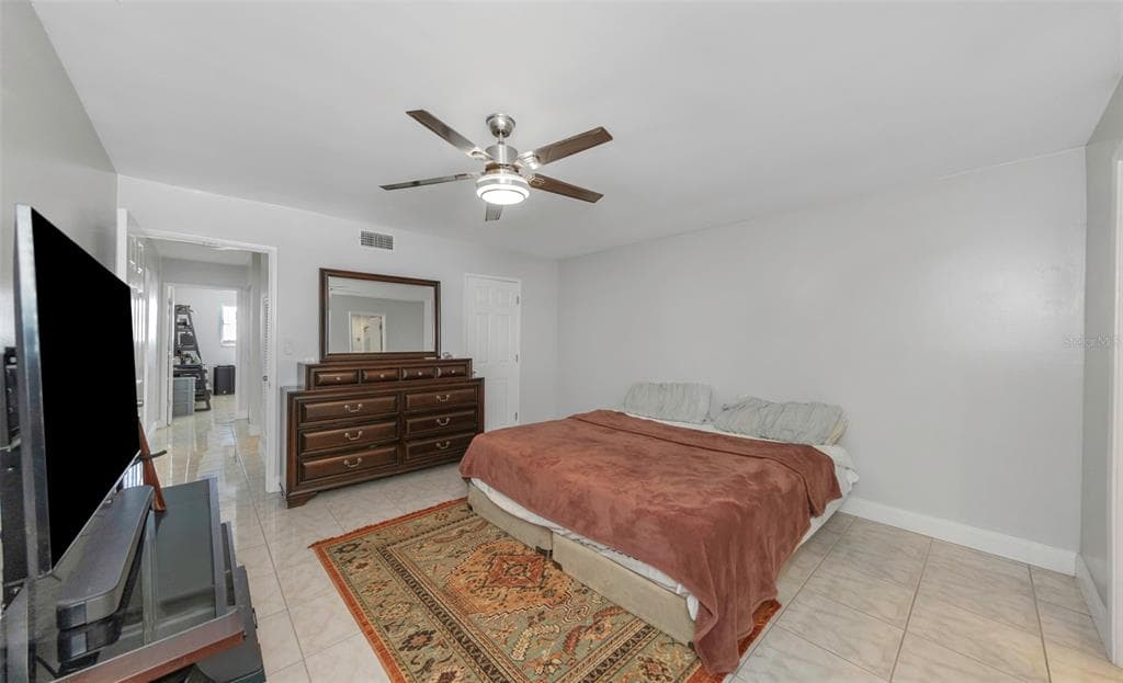 1819 SHORE DRIVE S 318 photo 19