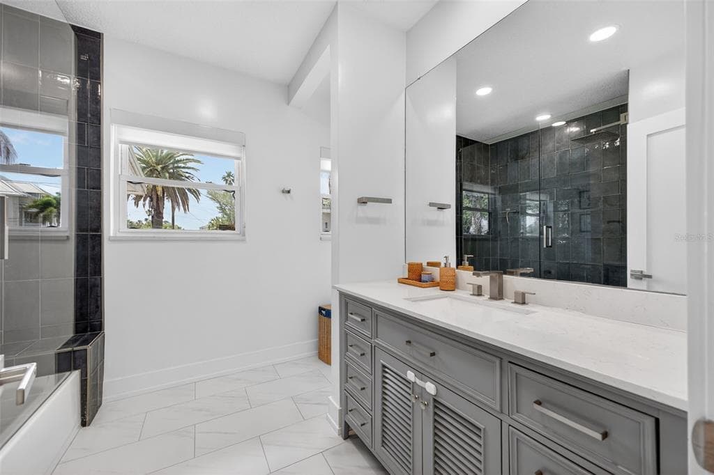 1866 VENETIAN POINT DRIVE photo 23