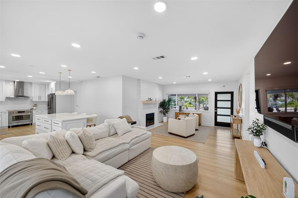 1866 VENETIAN POINT DRIVE photo 11