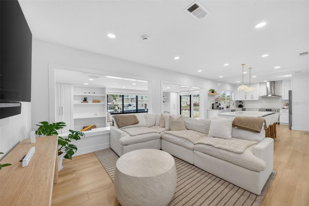 1866 VENETIAN POINT DRIVE photo 8