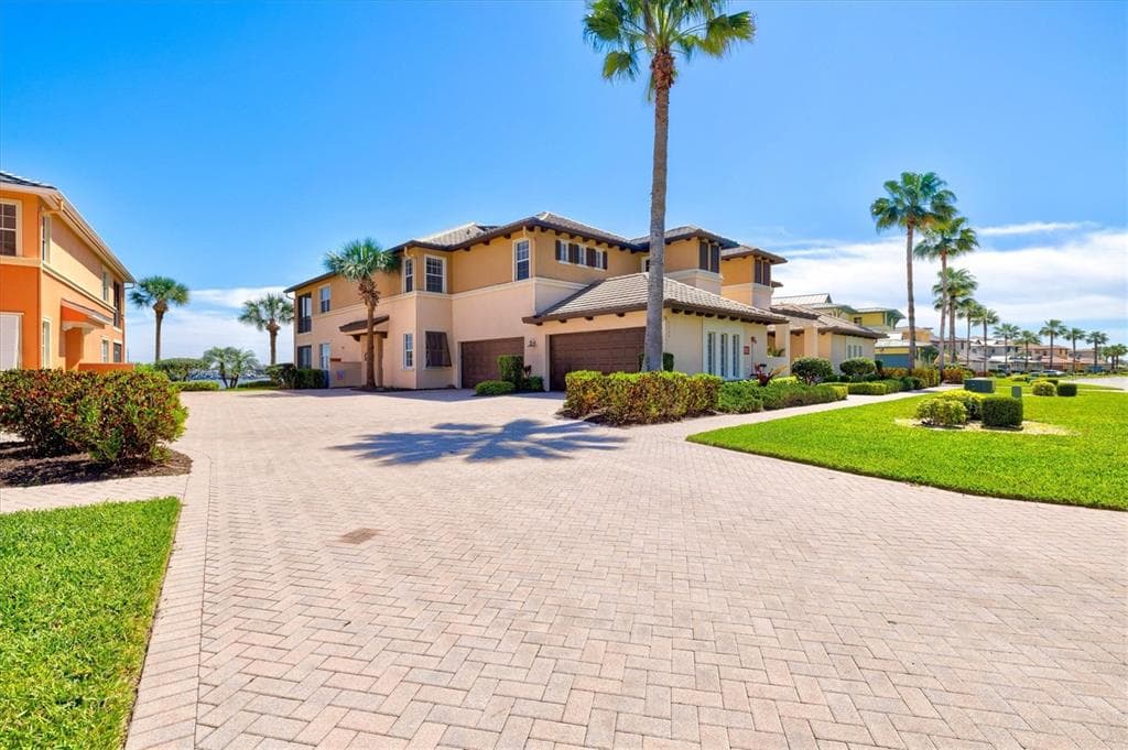 1135 RIVERSCAPE STREET #1135 4