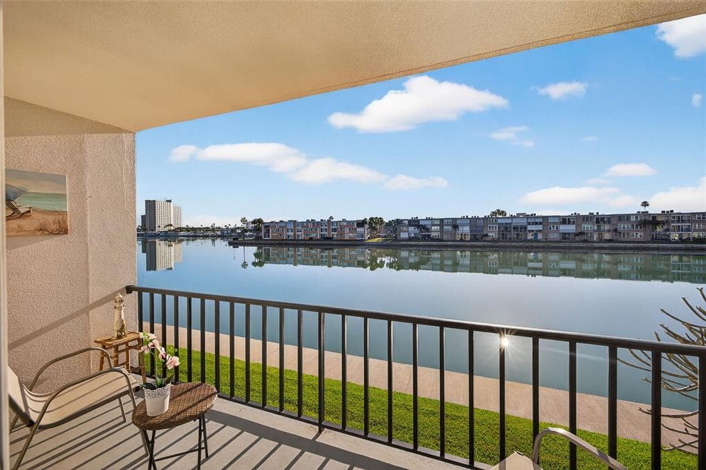 7625 SUN ISLAND DRIVE S 207 photo 23