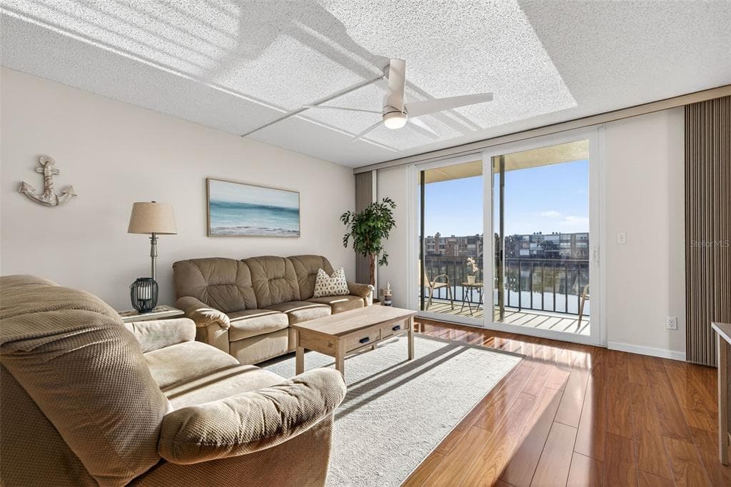 7625 SUN ISLAND DRIVE S 207 photo 13