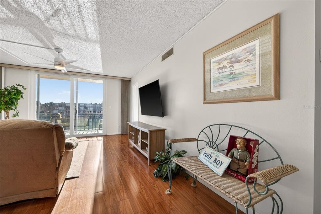 7625 SUN ISLAND DRIVE S 207 photo 12
