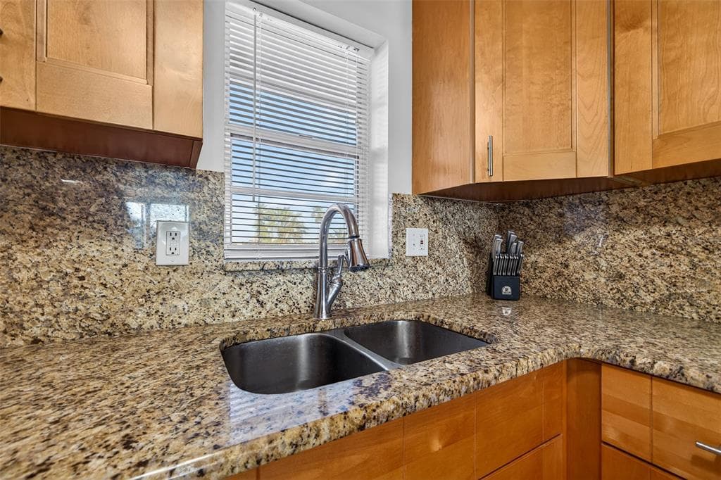 7625 SUN ISLAND DRIVE S 207 photo 7