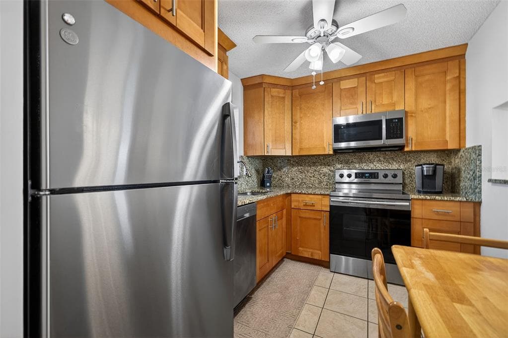 7625 SUN ISLAND DRIVE S 207 photo 5