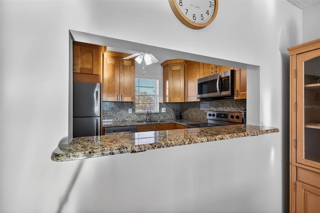 7625 SUN ISLAND DRIVE S 207 photo 9