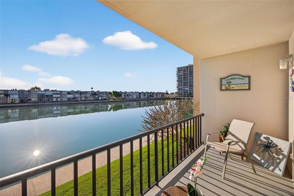 7625 SUN ISLAND DRIVE S 207 photo 24