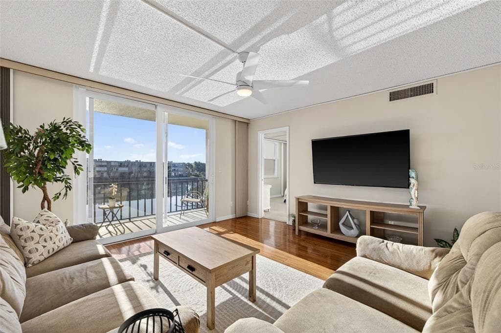 7625 SUN ISLAND DRIVE S 207 photo 14