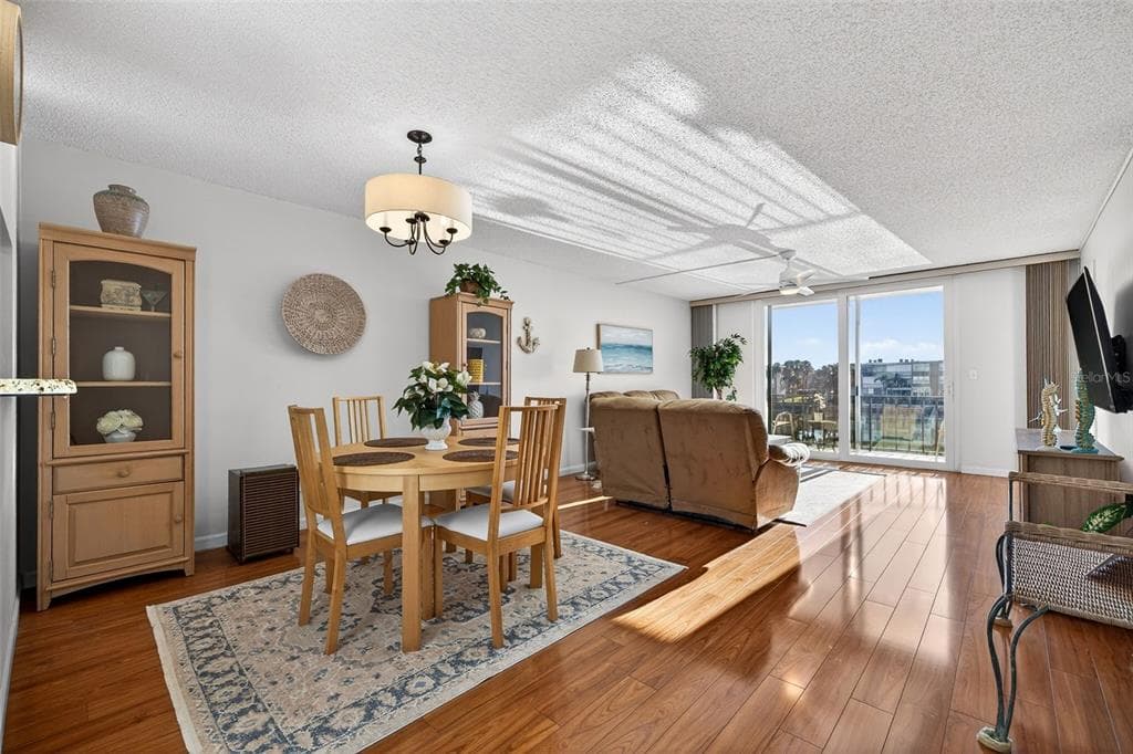 7625 SUN ISLAND DRIVE S 207 photo 11
