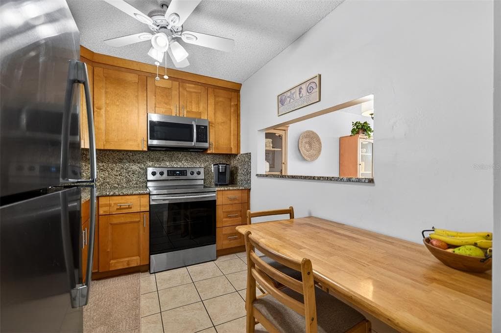 7625 SUN ISLAND DRIVE S 207 photo 4