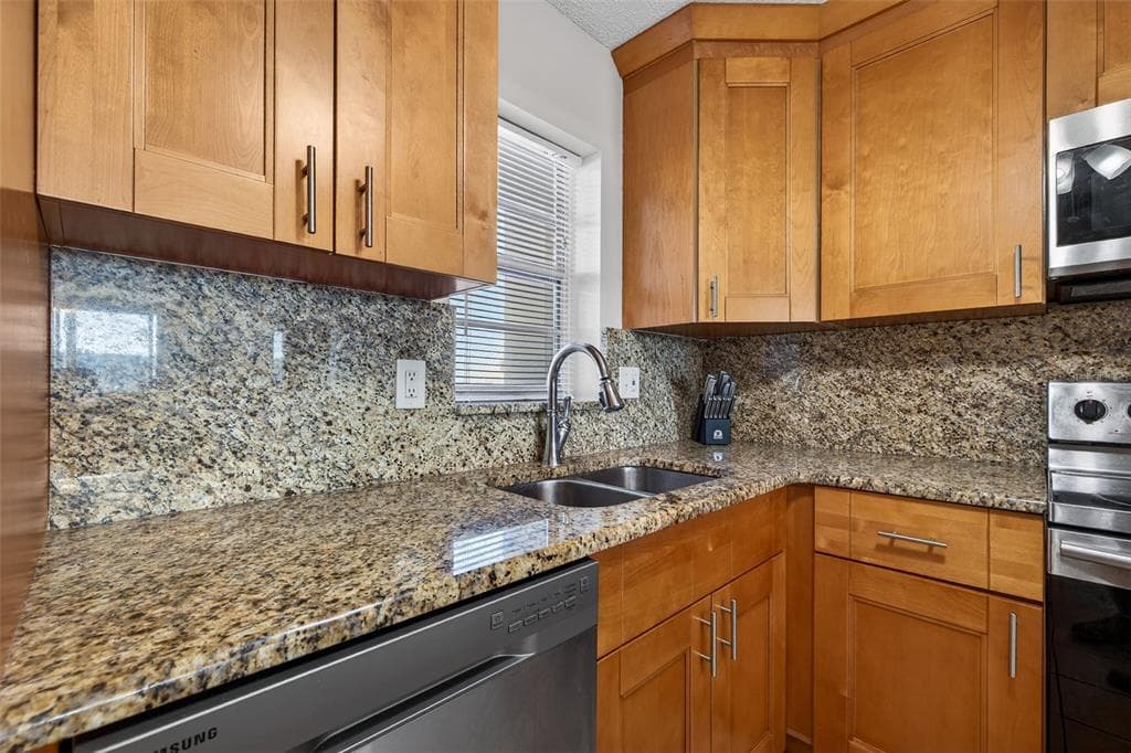 7625 SUN ISLAND DRIVE S 207 photo 8