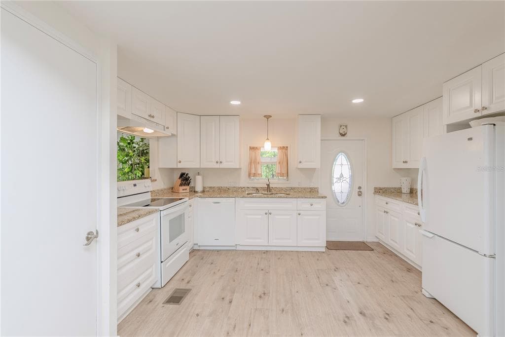 4851 W GANDY BOULEVARD 23C photo 6