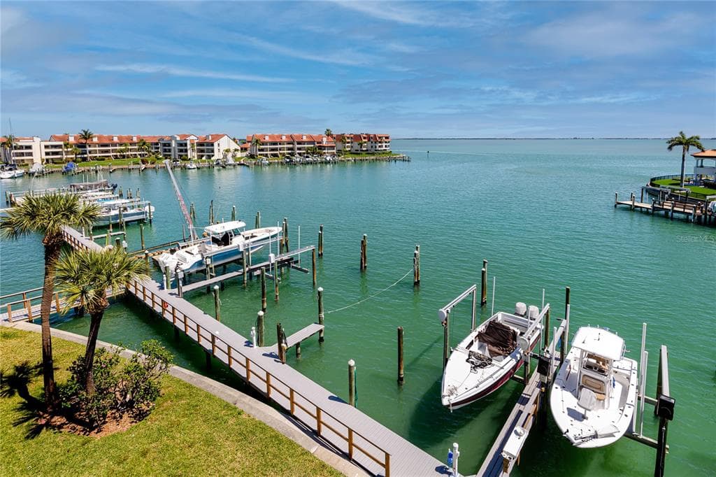 363 PINELLAS BAYWAY S 48 photo 2