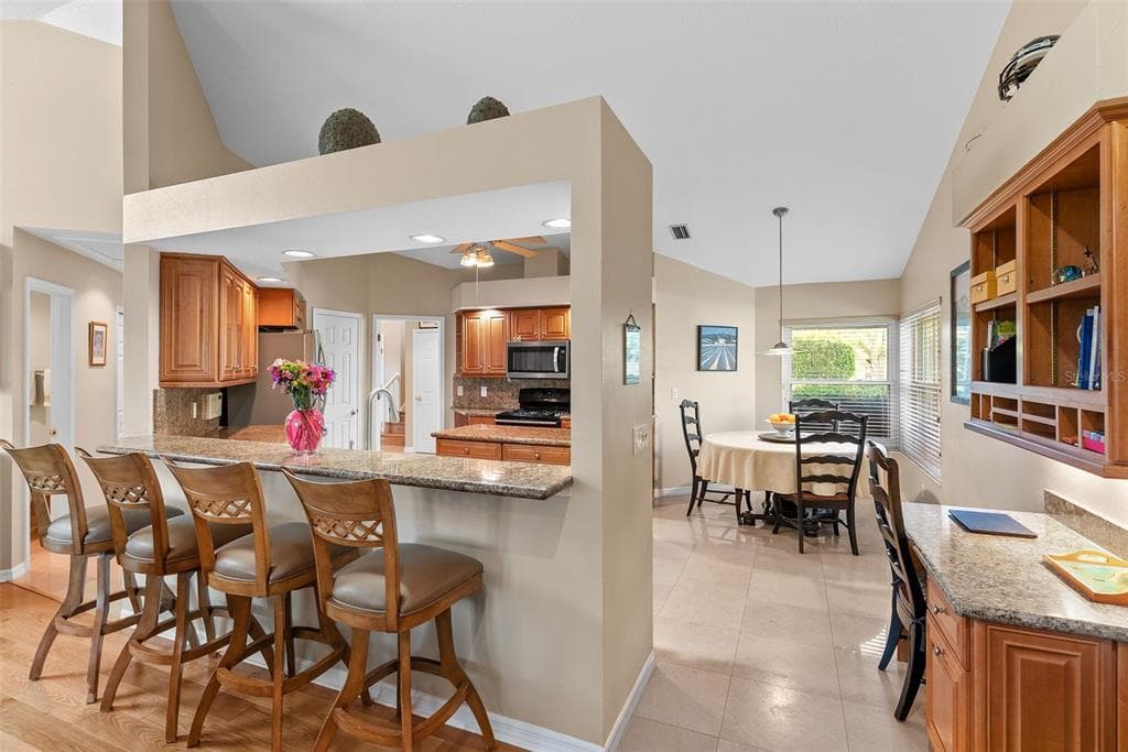 4731 COCONUT PALM CIRCLE NE photo 12