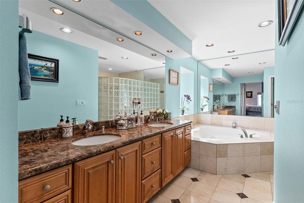 4731 COCONUT PALM CIRCLE NE photo 22