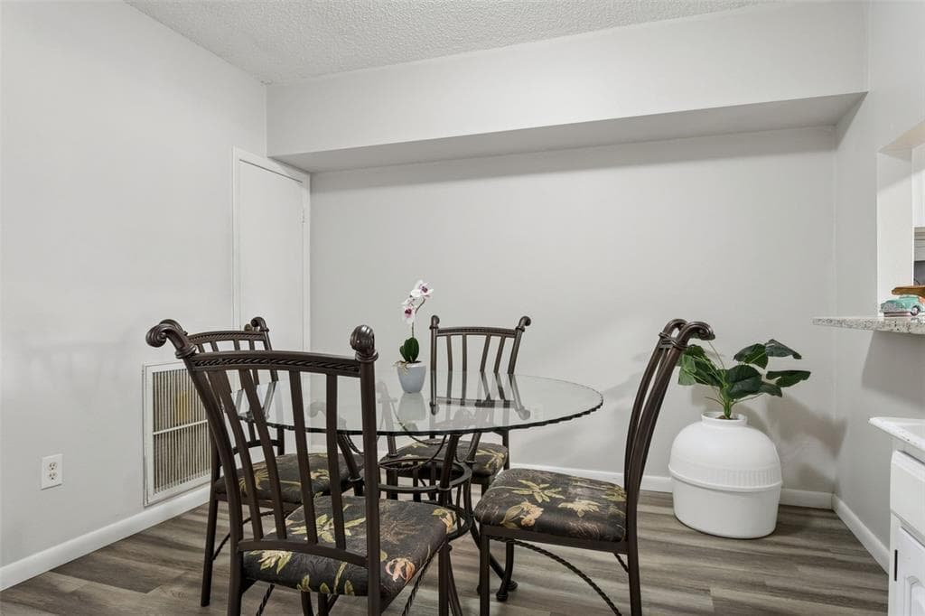 425 KENSINGTON LAKE CIRCLE photo 7