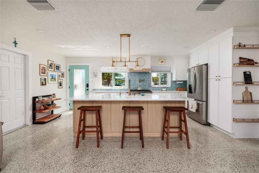 9298 SUN ISLE DRIVE NE photo 6