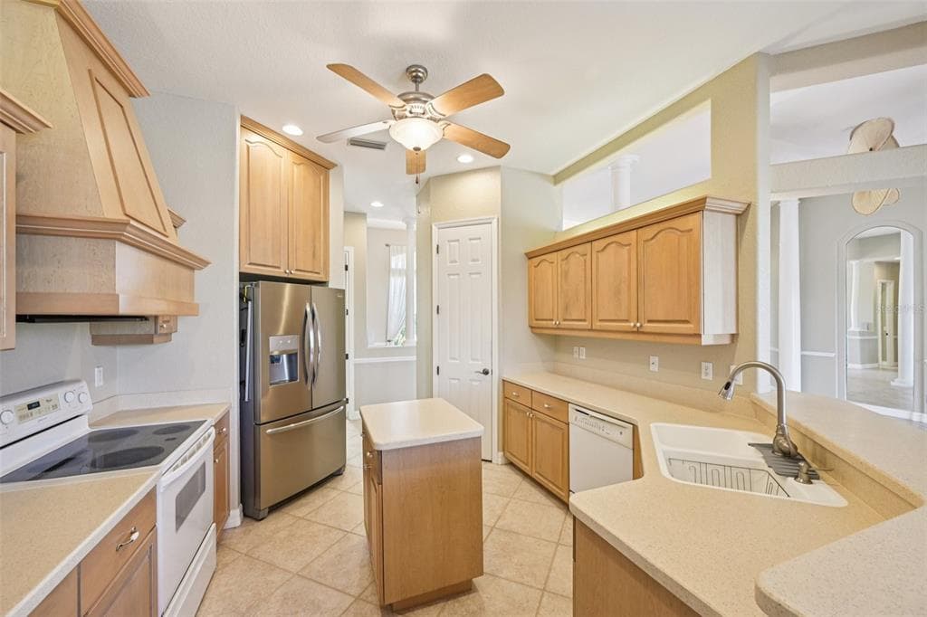 2160 W HILLSBOROUGH BOULEVARD photo 24