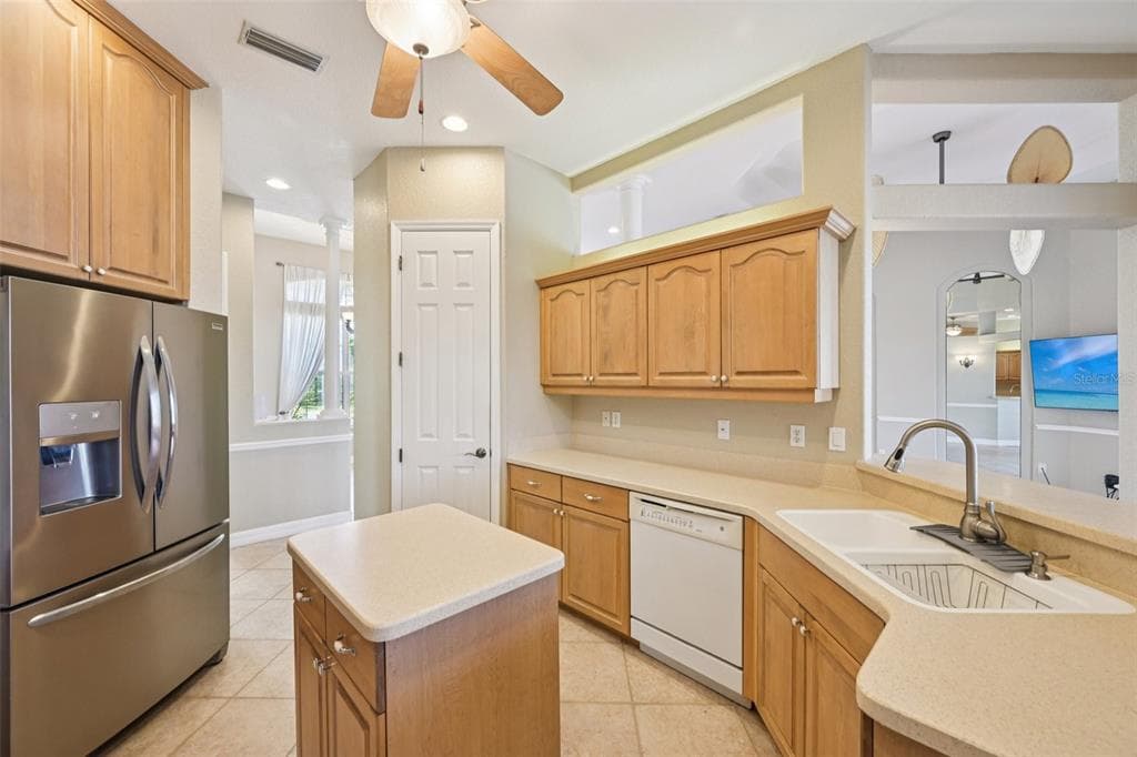 2160 W HILLSBOROUGH BOULEVARD photo 21