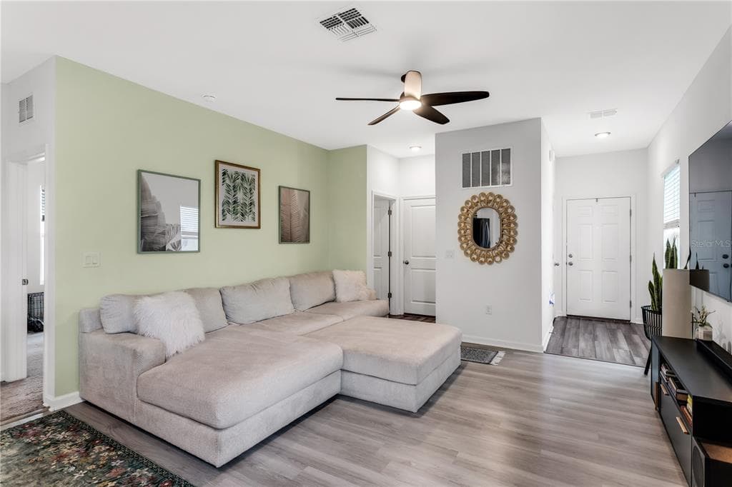 10459 LADYBUG COVE photo 3