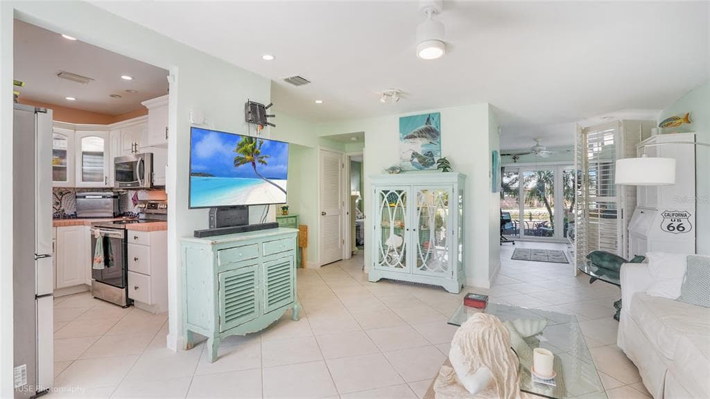 535 HENDRICKS ISLE 108 photo 8