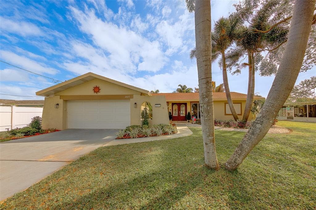 2017 COVE DRIVE photo 2